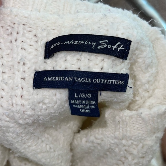 Ahh-maxingly soft American Eagle sweater - Picture 3 of 3